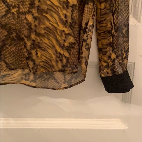 Snake Print Top - size M - Picture 3 of 7